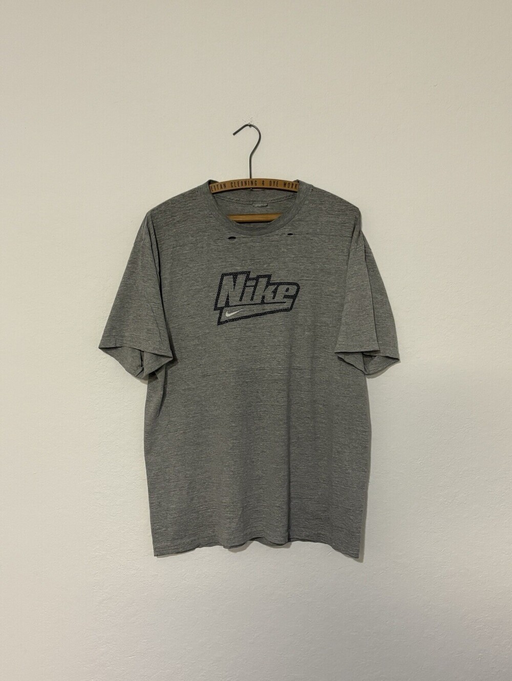 Vintage Y2K Nike Distressed Gray Graphic Logo Men's Short Sleeve T-Shirt Size M